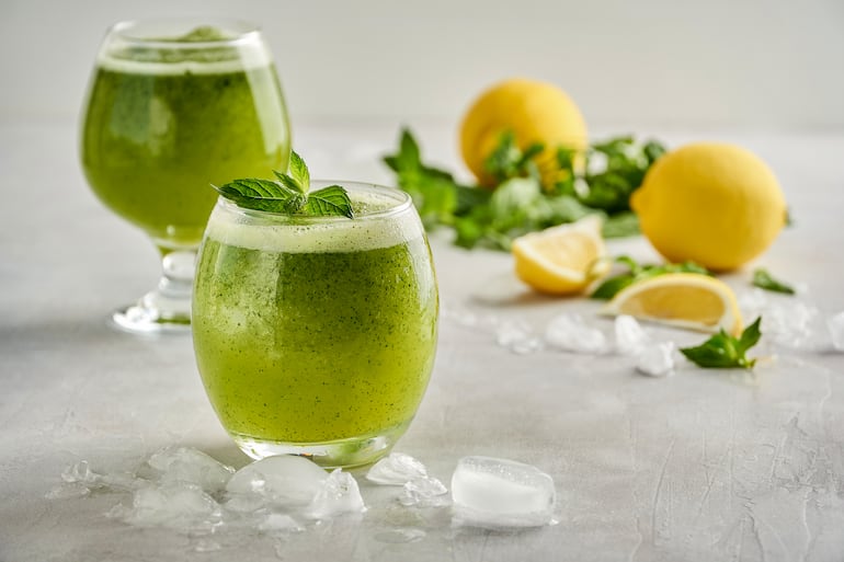 Limonada con menta y jengibre.