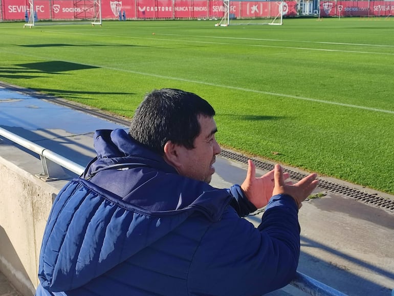 Humberto García, durante un entrenamiento del Sevilla.