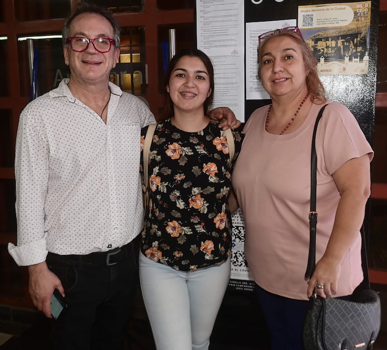 César Vinader, Camila Céspedes y Ada Da Silva.