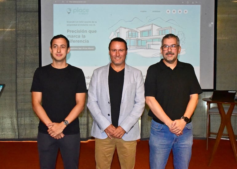 Guillermo Vázquez, Gustavo Mayeregger y Hernán Vargas Peña durante la presentación de Place Analyzer.