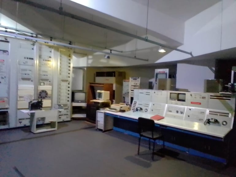 Centro de mandos que se utilizaba para emitir y recibir señales televisivas, telefónicas y meteorológicas.