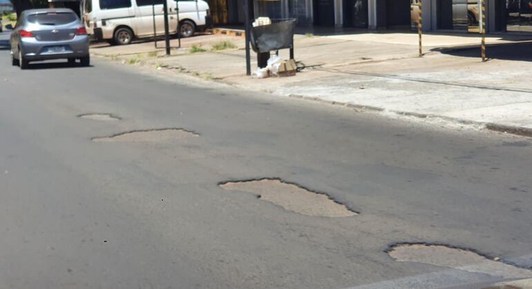 El "paseo" de los baches en Ciudad del Este.