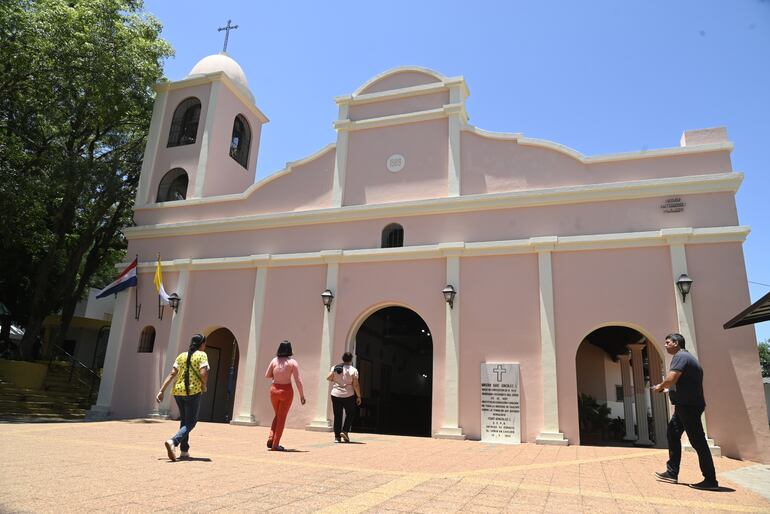 Réplica de la antigua iglesia de 1770 que fue levantada en 1980 al lado de Tupasy Ykuá. El predio fue adquirido en tiempos de Monseñor Demetrio Aquino.