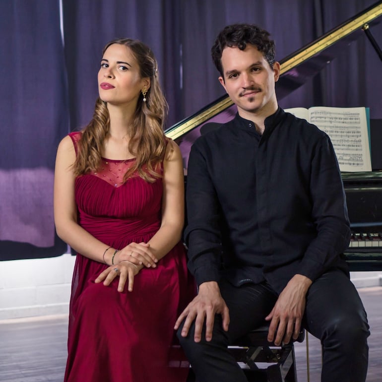 La cantante italiana Eleonora de Prez y el pianista paraguayo Mateo Servián Sforza presentarán el recital "Ñasaindýpe" en el Teatro Municipal de Asunción.