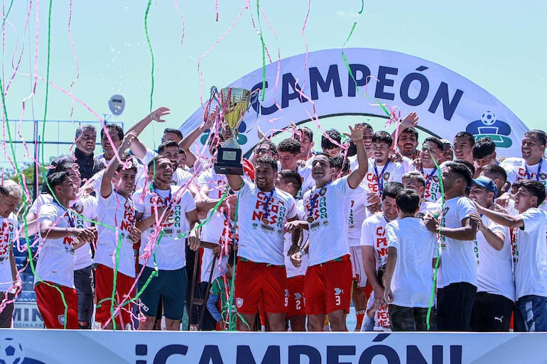 Atlético Tembetary, el actual monarca del torneo de la Primera División B, que competirá en la División Intermedia.