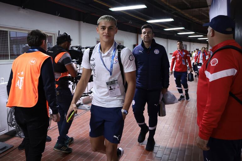 Ramón Sosa, jugador de la selección paraguaya, llegando al estadio Monumental.