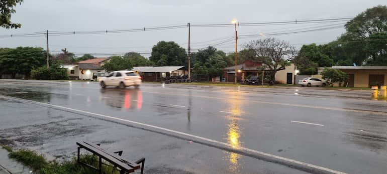 Intensas lluvias se registra desde tempranas horas en la capital de Misiones.