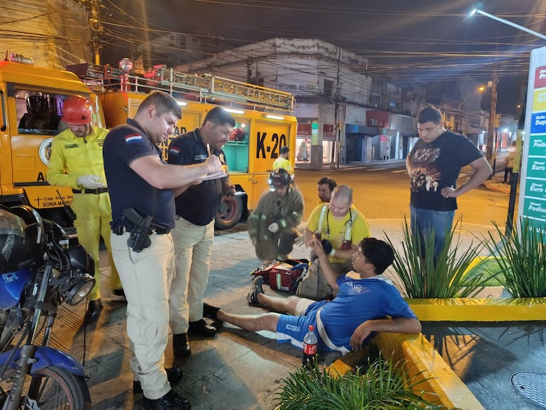 Un conductor de Moto Bolt recibió una herida de bala en el microcentro de Asunción.