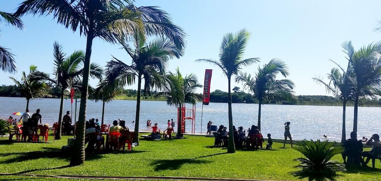 El complejo Nativa Nautic Club, a orillas del Lago Yguazú.