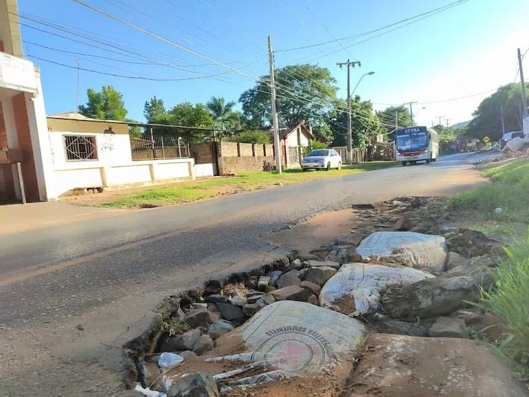 La avenida Gaudioso Núñez se encuentra ubicada a unos 2 kilómetros de la ciudad de Caacupé,