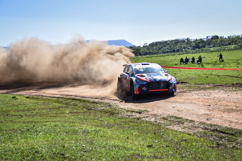 El Hyundai i20 N Rally 2 de Fabrizio Zaldívar en el Rally del Guairá, la sexta fecha del Campeonato Nacional de Rally 2023.