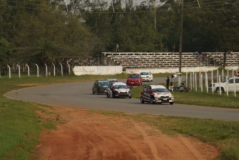 Con 9 máquinas en pista, la Fórmula RS ofreció a los aficionados dos tandas muy competitivas.