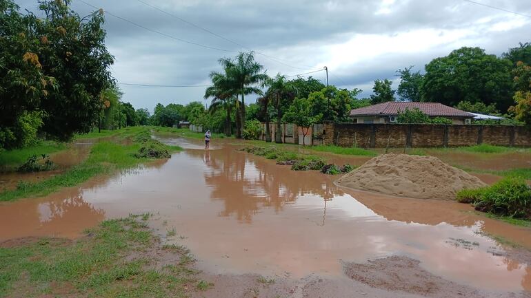 En Puerto Antequera también la lluvia deja viviendas y calles inundadas