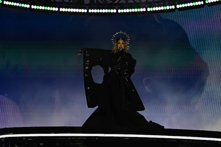 Madonna en el escenario del concierto gratuito en la playa de Copacabana en Rio de Janeiro el 4 de mayo de 2024.