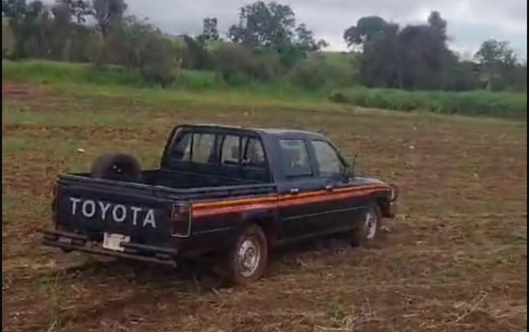 La camioneta robada fue abandonada en un sector despoblado de Ciudad del Este.