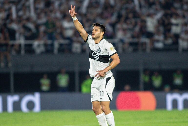 Iván "Tito" Torres, jugador de Olimpia, tras anotarle al Flamengo en Copa Libertadores.