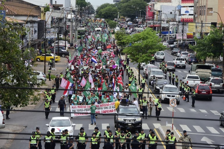 La tradicional marcha campesina arrancó esta mañana y el acto central se concentra en la Plaza de Armas.