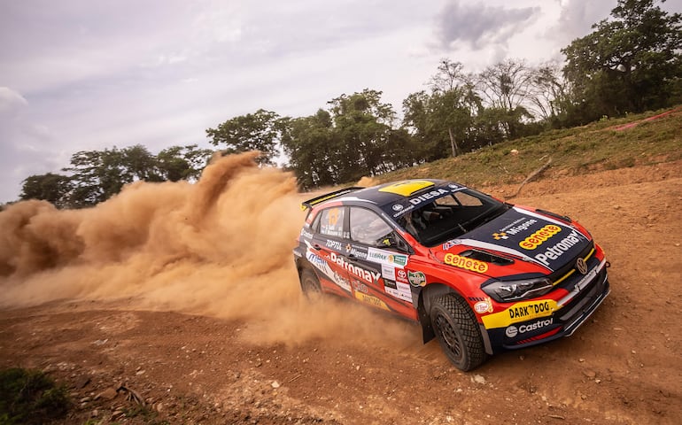 Gustavo Saba y Fernando Mussano (VW Polo GTI R5) durante las prácticas privadas ayer. Fotos: Gentileza RPM Fotografías.