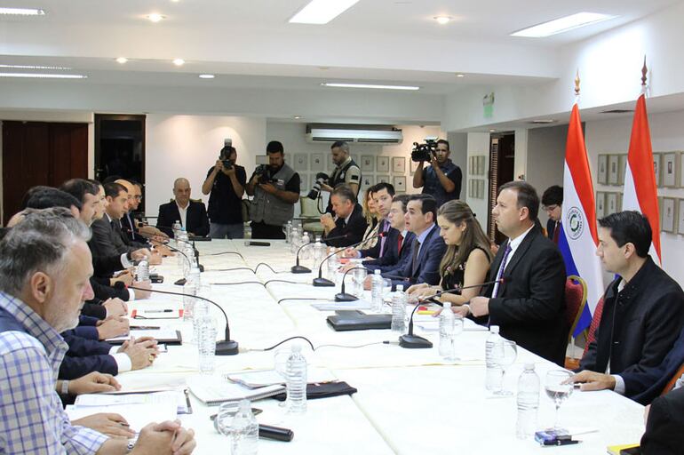 La primera reunión de la Comisión Nacional de la Hidrovía con el nuevo canciller, Rubén Ramírez Lezcano, el viernes 18 de agosto.