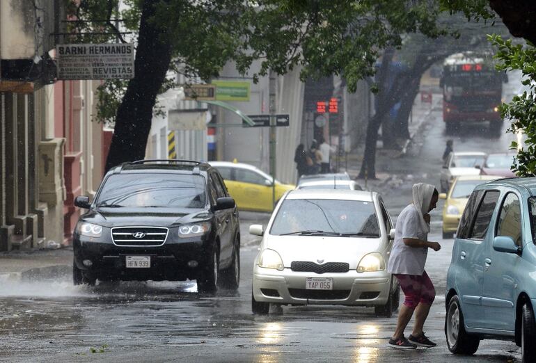 Para hoy anuncian precipitaciones y ocasionales tormentas eléctricas. Piden tomar los recaudos.