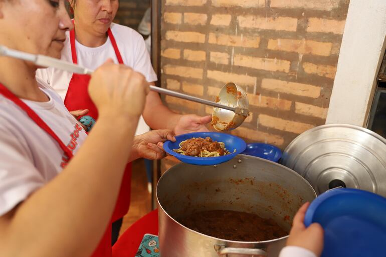 La provisión de la alimentación escolar arrancó ayer en Alto Paraná. En la imagen un plato servido en una escuela de Juan Emiliano O´Leary.