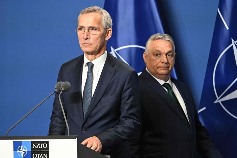 Jens Stoltenberg, secretario general de la OTAN (a la izquierda) y el primer ministro húngaro Viktor Orban. (Imagen de archivo)