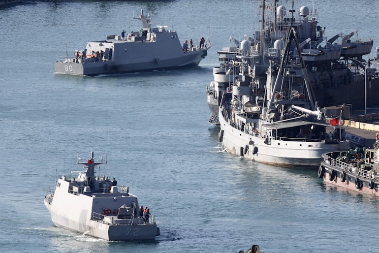 Taiwan Navy Kuang Hua VI-class missile boats maneuver at the Keelung military harbor.