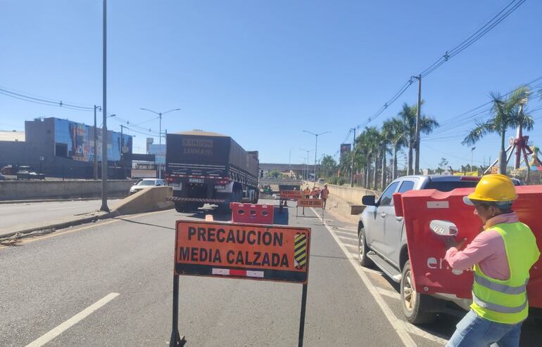 Media calzada en el túnel de Aviadores del Chaco y Madame Lynch.