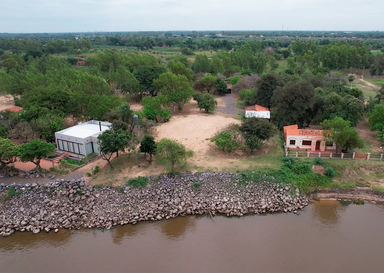 Dos terrenos entregados en Remansito.