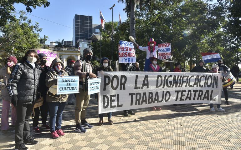 Foto de archivo, de artistas reclamando sus derechos en nuestro país.