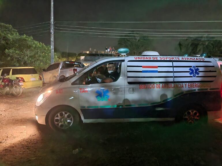 La ambulancia que transportó a Vita Aranda hasta el Hospital Nacional de Itauguá cuando salía del anfiteatro José Asunción Flores. Se lee que debía ser una "unidad de soporte avanzado".