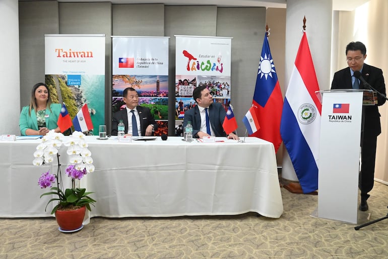 Lanzamiento del programa de becas de grado, posgrado e idiomas de la embajada de China Taiwán.