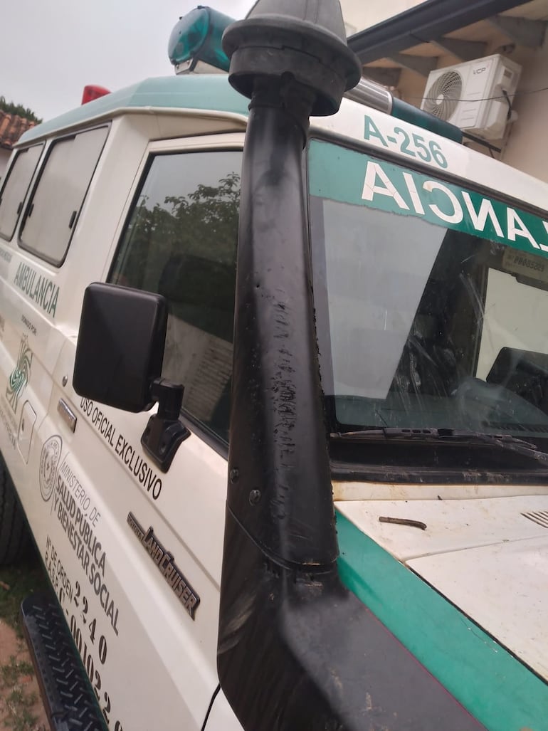 El felino y el perro serían los que mordieron cañerías, rompieron parte eléctrica de la ambulancia que estaba estacionada en el patio del Centro de Salud.