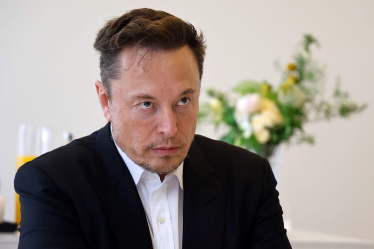 Elon Musk, propietario de X. Algunas de las principales publicaciones informativas de Francia, como los diarios Le Monde, Le Figaro y Le Parisien, anunciaron este martes que van a demandar a la red social X (antes Twitter) por utilizar sus contenidos sin remuneración, en violación de los llamados derechos afines.