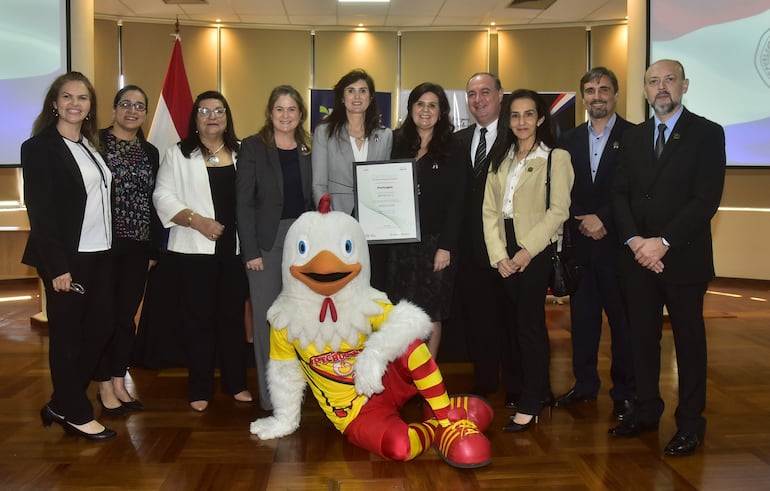 La entrega de la placa que certifica la licencia se realizó en la mañana del viernes 9 de junio, en el  salón auditorio del MIC, con presencia de autoridades del MIC, de la Rediex y de los miembros del directorio de la empresa. 