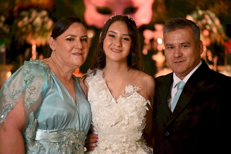 Alexia Nicole Medina Plaz cumplió 15 años