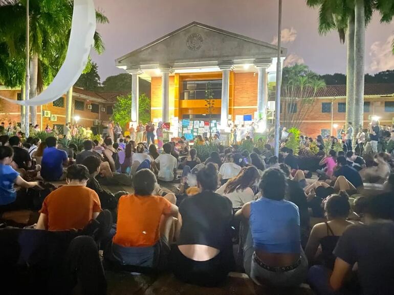 La asamblea realizada por los jóvenes el martes.