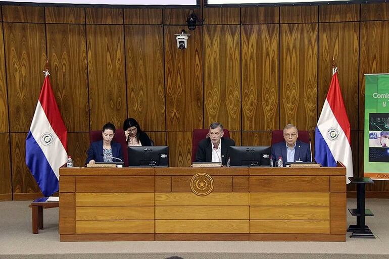 El diputado Germán Solinger (ANR) presidió la Comisión de Ciencia y Tecnología de la Cámara de Diputados.