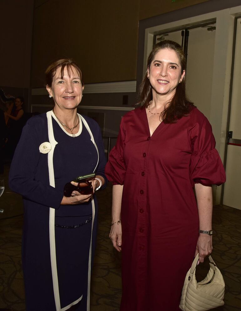 Mónica Bouzout y Margarita Martí.