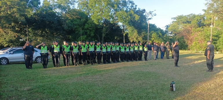 Policía Nacional realiza rastrillaje en zona boscosa de San José de los Arroyos en Caaguazú, por intento de feminicidio a una mujer que recibió 30 puñaladas por su expareja.