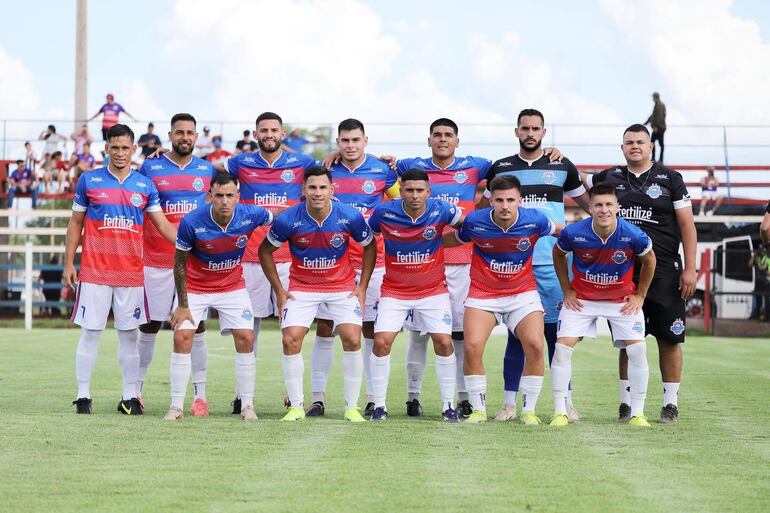 Equipo de Patriotas de Hernandarias, que deberá vencer a Itapuense para seguir en carrera.