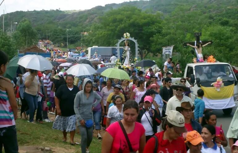 Numerosos feligreses veneran a la Inmaculada Concepción de María en Tobatí.