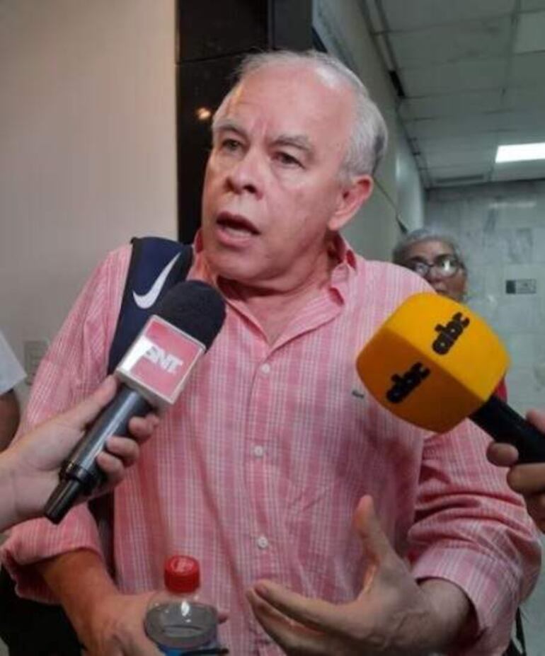 El exministro del Interior Walter Bower, condenado a 15 años de cárcel por torturas, ingresó al departamento Judicial de la Policía Nacional a las 20:45 del sábado 25.