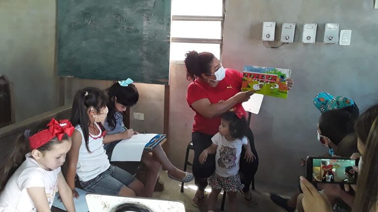 Se apunta a que los escritores lleguen personalmente a las escuelas de todo el país a compartir con los chicos la experiencia de la lectura.