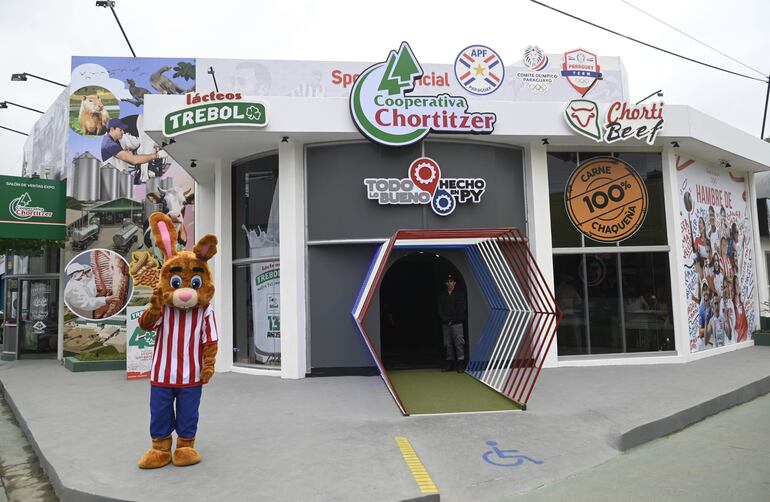 Stand de la Cooperativa Chortitzer en la Expo 2024. 