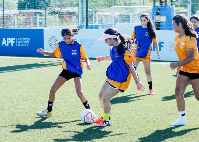 APF y Tigo buscan impulsar el fútbol femenino con festival deportivo para niñas.