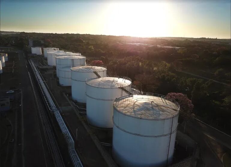 Planta industrial de Copetrol, en San Antonio, con estándares de calidad, salud y seguridad.