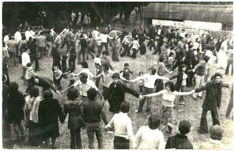 Fiesta en la “Comunidad del sur”, Uruguay, 1975.