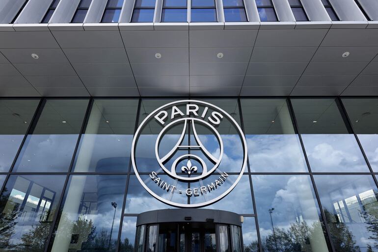 Logo del Paris Saint-Germain. En un callejón sin salida desde hace meses, la Liga francesa logró a última hora un acuerdo para la retransmisión televisiva del periodo 2024-2029 por 660 millones de euros por temporada, muy por debajo de los 1.000 esperados, informaron este lunes los medios franceses.