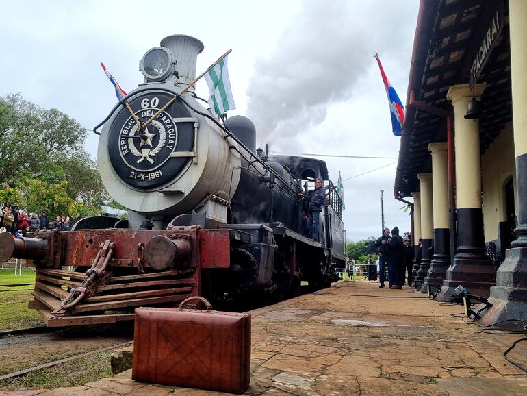 LOCOMOTORA EN MARCHA EN LA ESTACION DE FERROCARRIL DE LA CIUDAD DE YPACARAI
MARTA ESCURRA 13 DE SETIEMBRE DE 2023